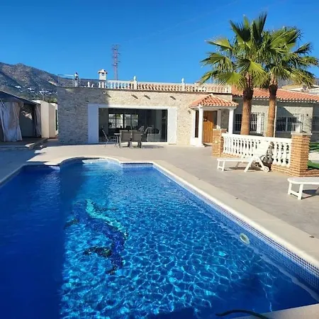 Sunny Mijas With Large Pool Free Parking Vakantiehuis