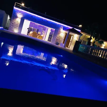 Sunny Mijas With Large Pool Free Parking Vakantiehuis *